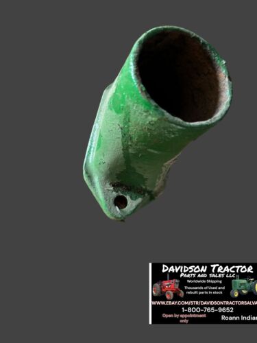 John Deere B Lower water casting B1798R