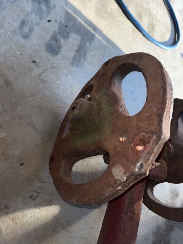 Farmall IH C tractor main front end pedestal & hubs & cap hub cap