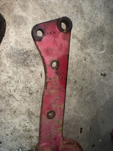 International 350 Utility Fast Hitch RH Rock Shaft Support 522762R2 Tractor