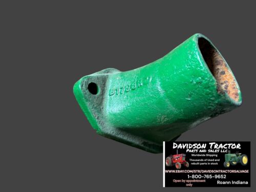 John Deere B Lower water casting B1798R