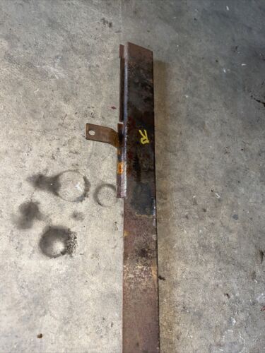 International 364 354 Tractor Under hood skirt Right