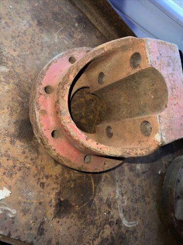 530504R1 International Case 8 Bolt hub 995 895 And Many More!