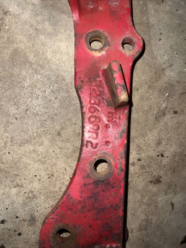523689-R2 350 Farmall Tractor Fast Hitch Rockshaft Bracket