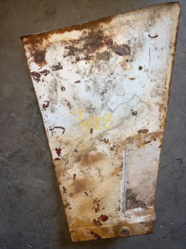 International Farmall 826 Left radiator Side panel