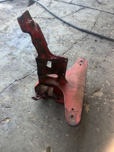 Farmall 400 450 tractor IH IHC cast gas tank mount brace bracket support