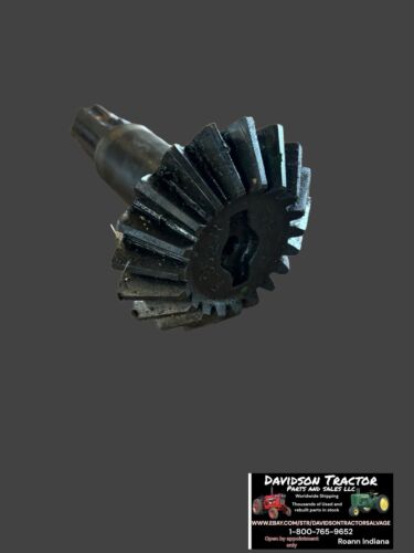 John Deere Bevel Gear and Shaft F952R John Deere G Antique Tractor