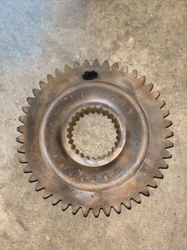 International 1566 1586  2nd Gear Driving Bottom, 41 Teeth, 25 Splines 68045C1