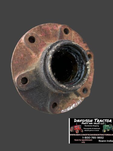 International 460 Utility Front Hub 369141R1 Antique Tractor