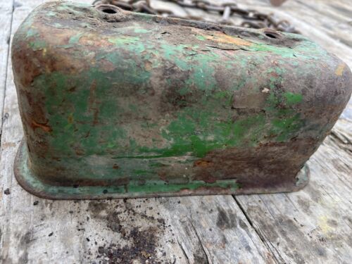 JOHN DEERE B TRACTOR VALVE COVER B JD part