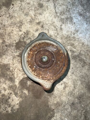 IHC Farmall A B C H M Supers 300 350 400 450 240 340 Radiator Cap