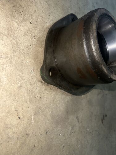 USED JOHN DEERE B TRACTOR DIFFERENTIAL QUIL BEARING HOUSING B191R