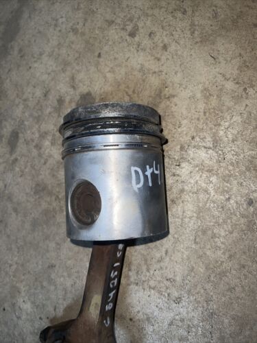 INTERNATIONAL DT414,DT436,DT466 USED TRACTOR PISTON W/CONNECTING ROD 688922C1
