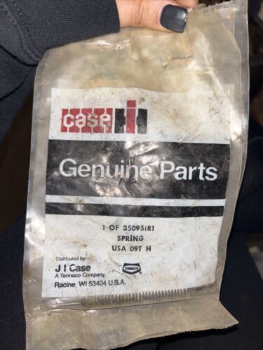 Case IH Valve Spring Part # 350951R1