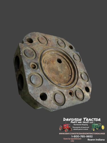 R49071 USED JOHN DEERE PUMP COVER
