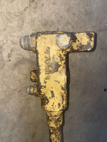 International Farmall 404 Hydraulic Filter housing