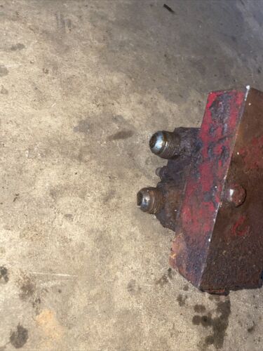Farmall 400 450 tractor IH front hydraulic line valve port block