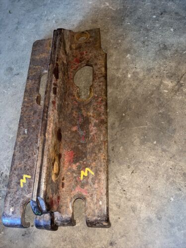 IH Farmall M SM MD 400 Axle Drawbar Mounting Brackets Pair Antique Tractor