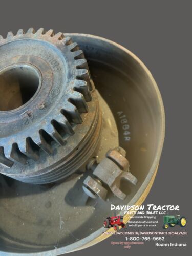 USED JOHN DEERE A TRACTOR BELT PULLEY CLUTCH ASSEMBLY A1864R