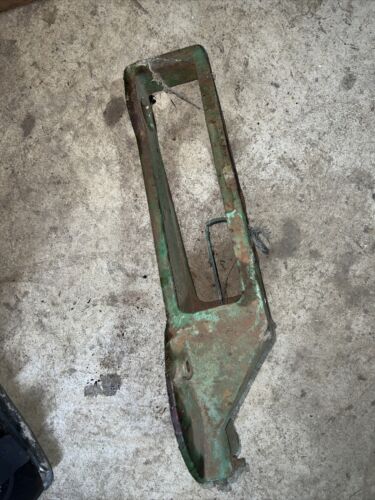 John Deere MT Right or left fender bracket M984T