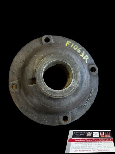 John Deere  F1063R RH Main Bearing w Bushing Housing G Tractor