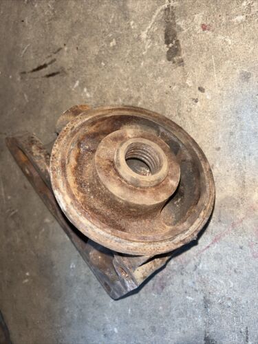 Internatonal 460 U Utility Tractor IH engine motor oil filter holder 371237R1