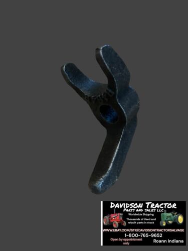 R464R John Deere Injector Nozzle Clamp For R, 70, 80, 720, 820, 730, 830, 840