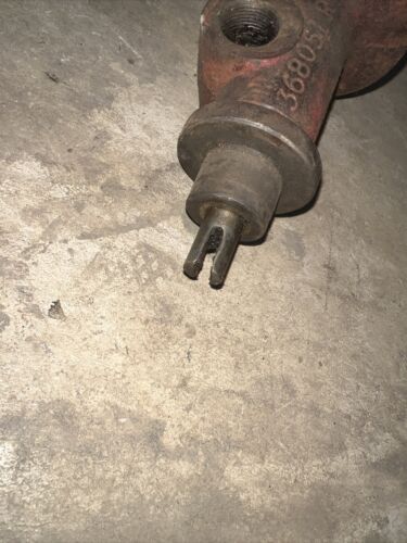 International 560 460 Utility Distributor 368051R1  Antique Tractor For Parts