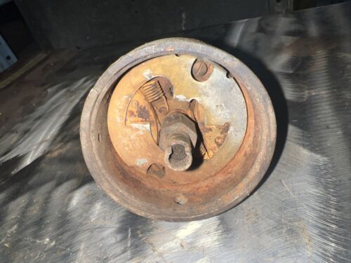 IHC Farmall 353898R1 Parts Distributor