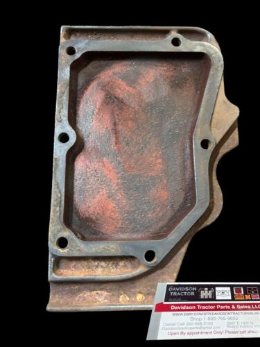 JOHN DEERE LATE B. CRANKCASE COVER B2661R. Antique Tractor