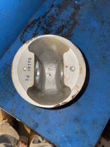 NEW 1066 1086 Piston 684251C2G