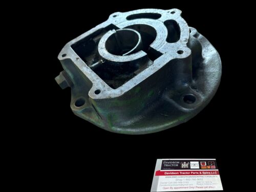 JOHN DEERE LATE B. L.H. CRANKSHAFT MAIN BEARING HOUSING B2465R.