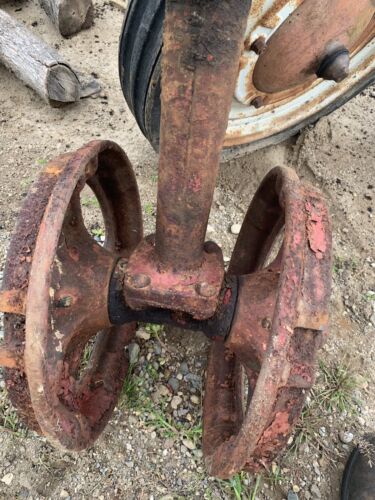 Farmall IH C EARLY tractor main front end pedestal & hubs & cap hub cap
