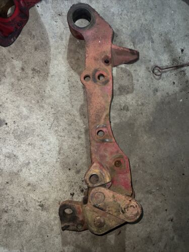 523689-R2 350 Farmall Tractor Fast Hitch Rockshaft Bracket