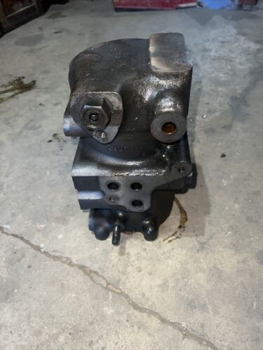 IHC  Farmall IH 826 Tractor 3pt Lift Cylinder 382597R2