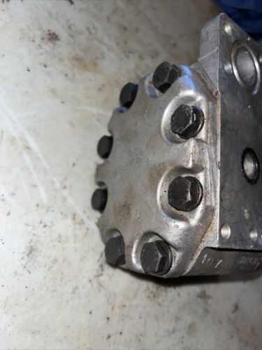 Pump 406763R91 fits Case 464 484 485 495 574 584 585 595 595XL 674 684 685 685XL