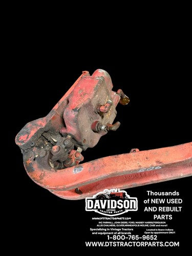 International Farmall IHC 806 Tractor brake pedals W/valve 380014R1 380015R1