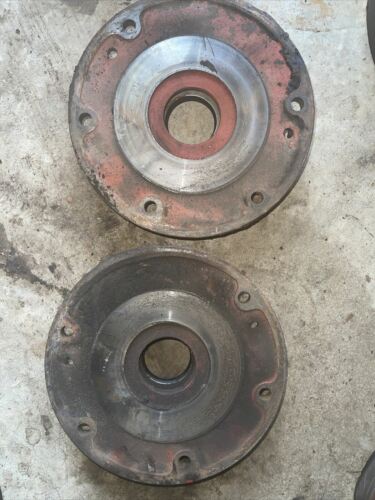 International 300 350 Utility tractor IH inner brake drive gear holder Mount