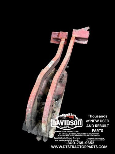 International Farmall IHC 806 Tractor brake pedals W/valve 380014R1 380015R1