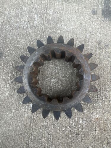 Farmall 400 450 IH tractor transmission drive gear 358856R1