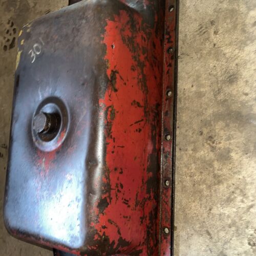 International Farmall 806 IH tractor ORIGNAL 301 gas motor oil pan w/ drain plug