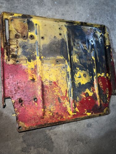 International Farmall 140 Floor Playform Antique Tractor