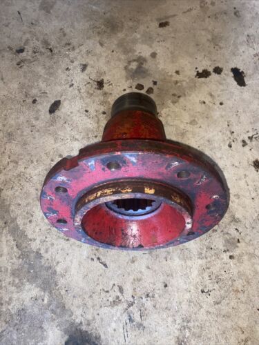 International Farmall 300 Utility Rear Hub 361583R1   Antique Tractor