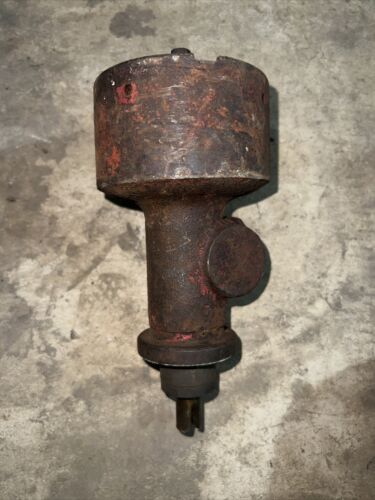International 560 460 Utility Distributor 368051R1  Antique Tractor For Parts