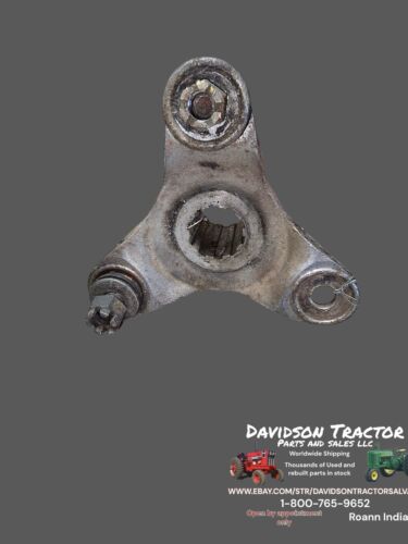 USED JOHN DEERE L & LA TRACTOR CLUTCH SHAFT TRANSAXLE SPIDER YOKE FLANGE AL2209T
