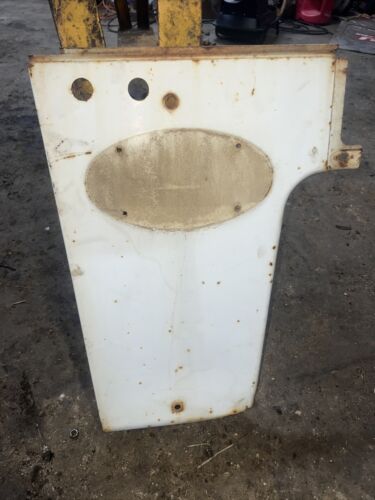 Farmall 460 RC Tractor IH IHC radiator left side front cover panel