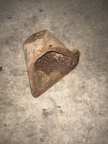 John Deere 620 630 A5316R upper radiator casting