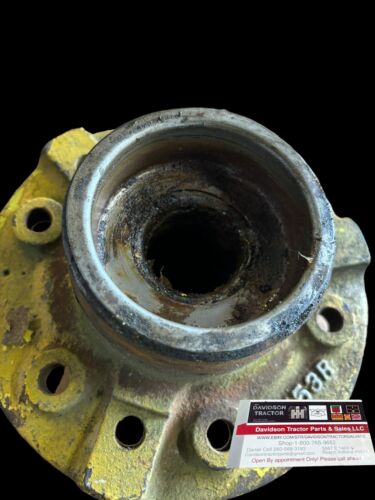 USED JOHN DEERE TRACTOR FRONT WHEEL HUB A1553R