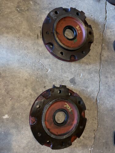 1964 Farmall IH 706 Tractor Brake Cylinders / Pistons