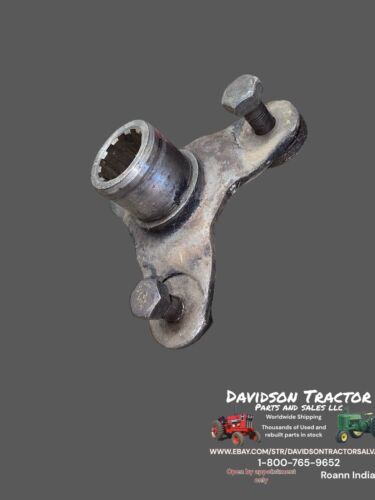USED JOHN DEERE L & LA TRACTOR CLUTCH SHAFT TRANSAXLE SPIDER YOKE FLANGE AL2209T