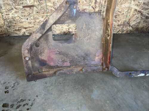 McCormick W9 WD9 Floor platform fender Mount Antique Tractor